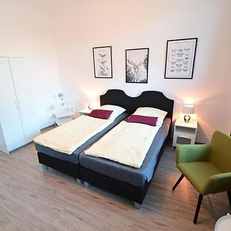 ゲストハウス ペンション アム シュロス 4*