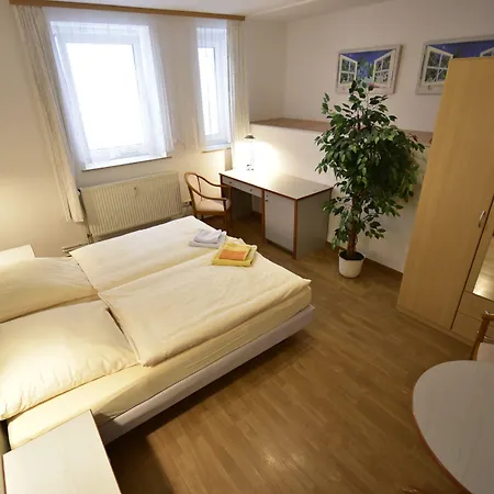 Am Schloss 4*