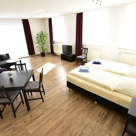 ゲストハウス ペンション アム シュロス 4*