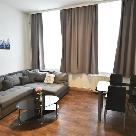 Am Schloss 4* שוורין